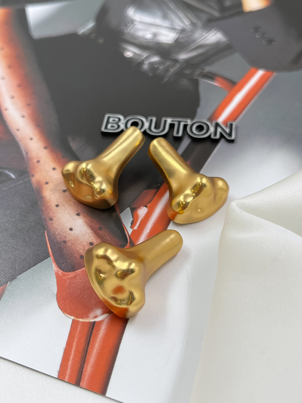 Пуговицы Скиап. в форме носа золотистые