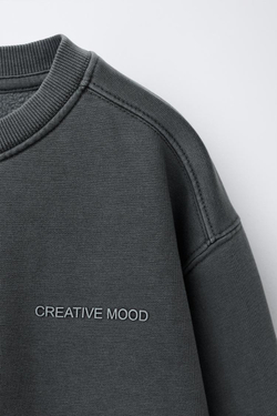 ZARA ТОЛСТОВКА С НАДПИСЬЮ И ЭФФЕКТОМ ПОТЕРТОСТИ, СЕРЫЙ