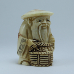 Нэцкэ Дзюроднин в круглой шапке с корзиной рыбы