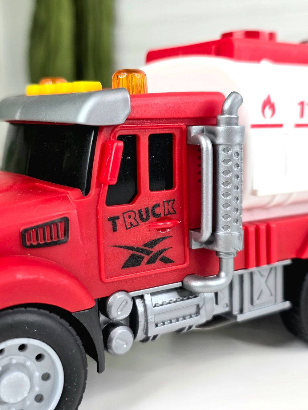 Машинка Пожарная техника со светом и звуком (BHX930-1)