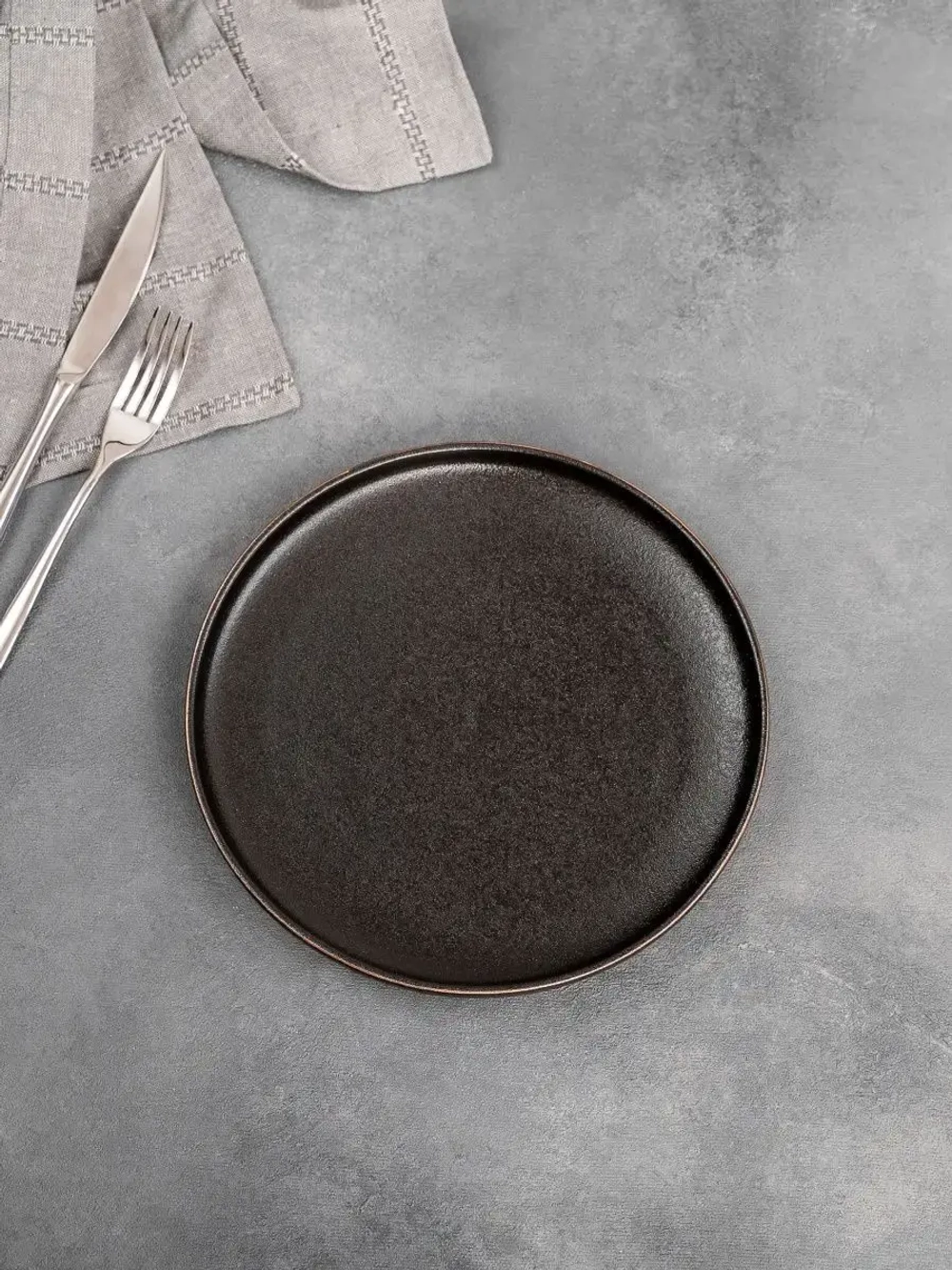 Набор посуды 2 тарелки плоские черные с золотом 20 см