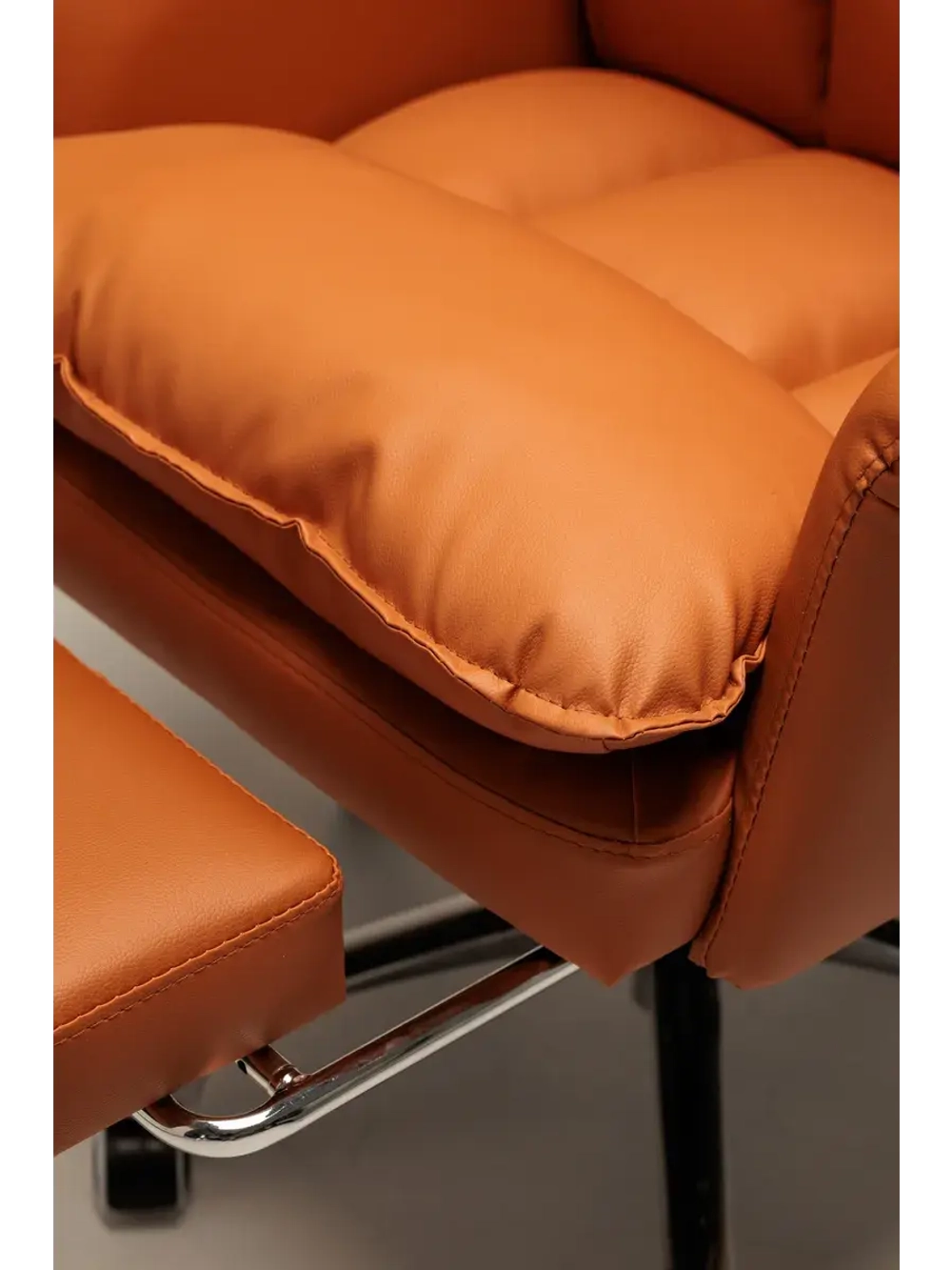 Кресло компьютерное офисное руководителя Sevilgame RLX12