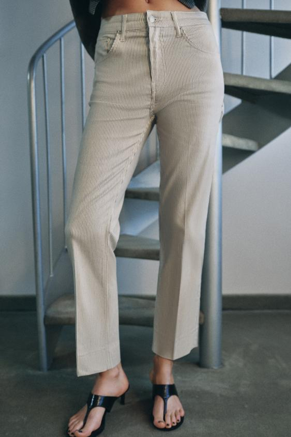 ZARA УКОРОЧЕННЫЕ ДЖИНСЫ BOOTCUT-FLARE СО СРЕДНЕЙ ПОСАДКОЙ — ZW COLLECTION, ЭКРЮ МЕЛАНЖ