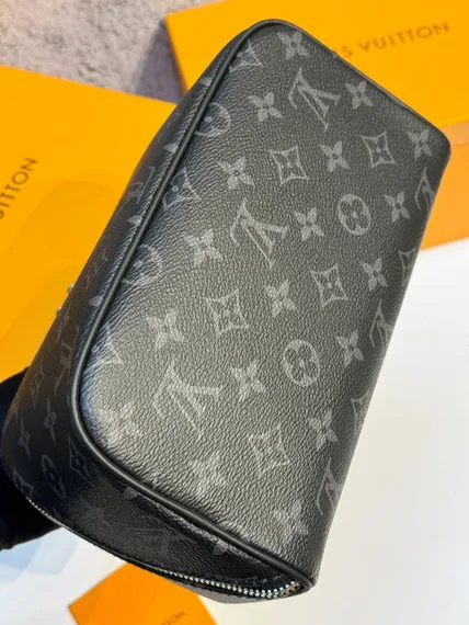 Несессер Louis Vuitton Toiletry Bag 2 Compartments Monogram Eclipse черный