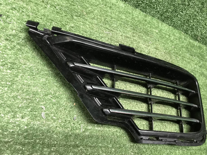 Решетка перед бампера VW Touareg 2 NF 14-18 R-Line