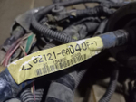 Проводка под капотом TOYOTA LAND CRUISER 1999