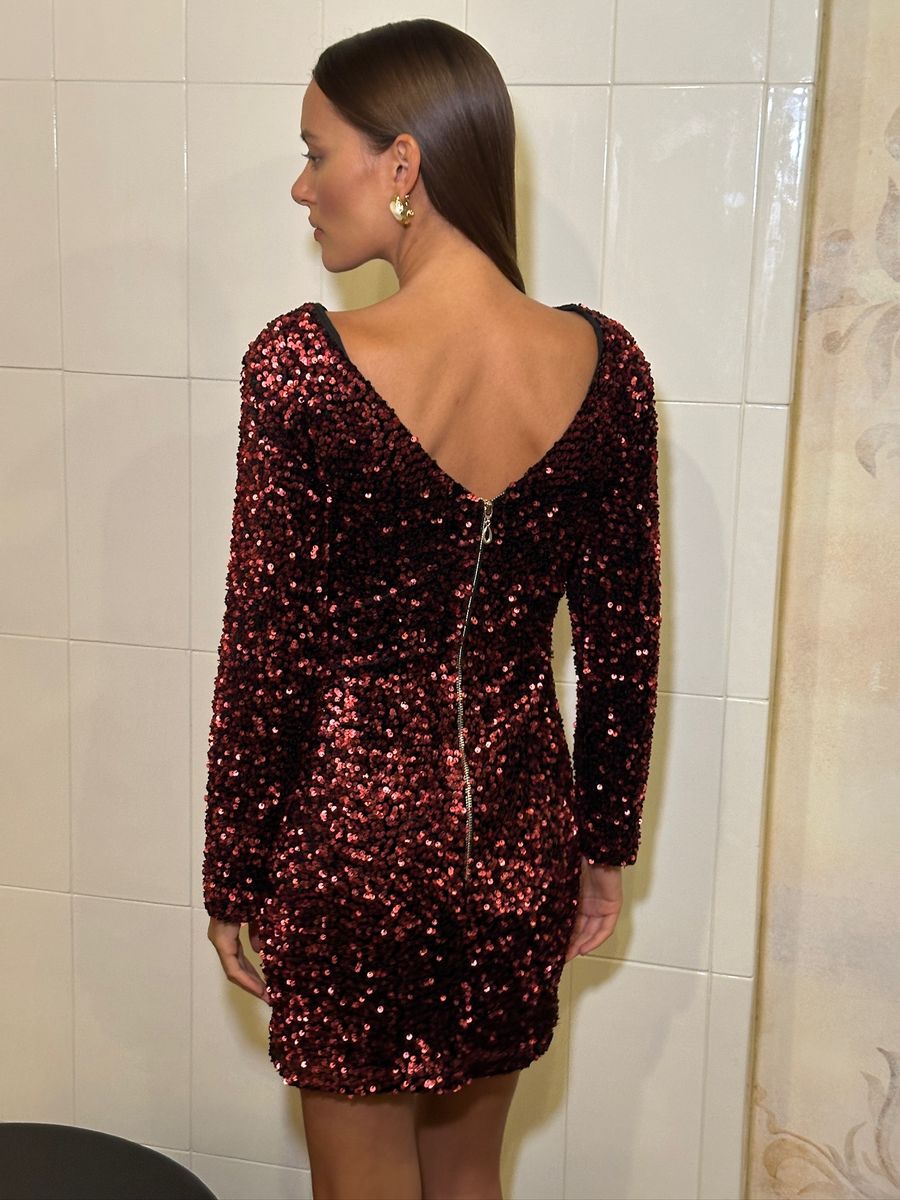 Платье из пайеток с открытой спиной мини красное