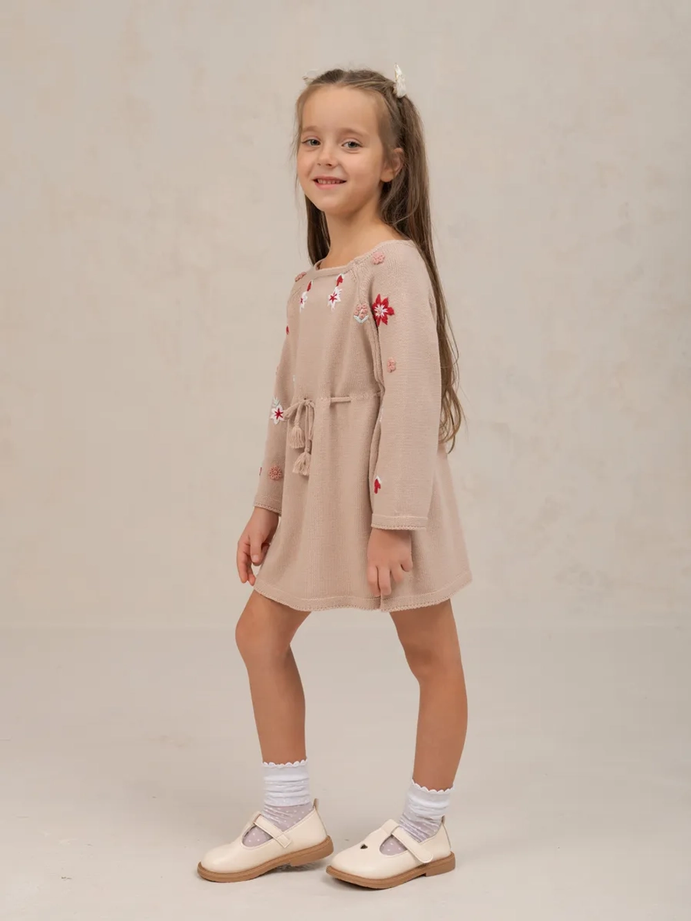 Платье с длинными рукавами с вышивкой