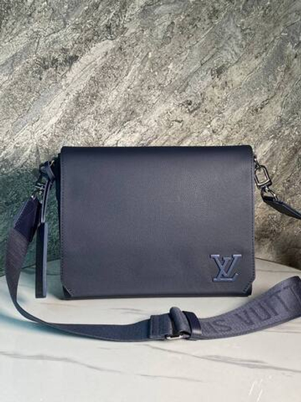 Сумка-мессенджер Louis Vuitton