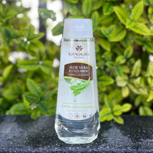 Бессульфатный шампунь для сухих волос Алое вера и Огурец Aloe Vera & Cucumber Herbal Shampoo Khaokho Talaypu