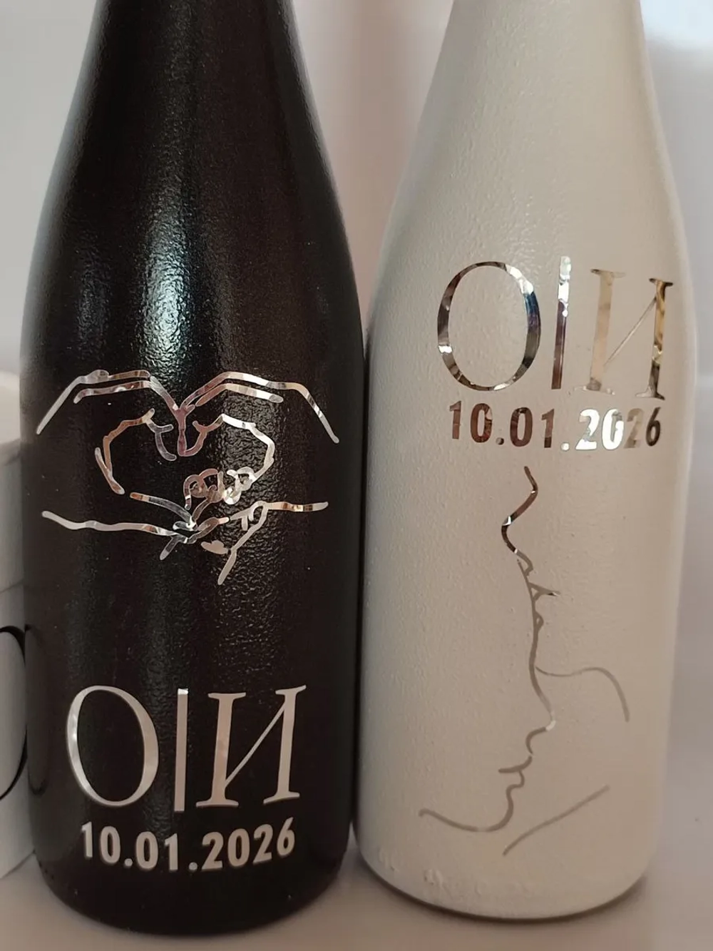 Наклейки свадебные на бутылки и бокалы с инициалами.