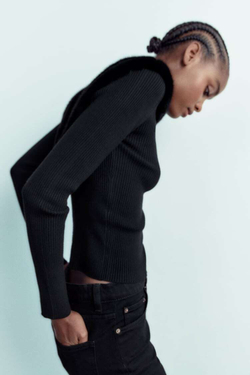 ZARA СВИТЕР С ВОРОТНИКОМ ИЗ ИСКУССТВЕННОГО МЕХА, ЧЕРНЫЙ