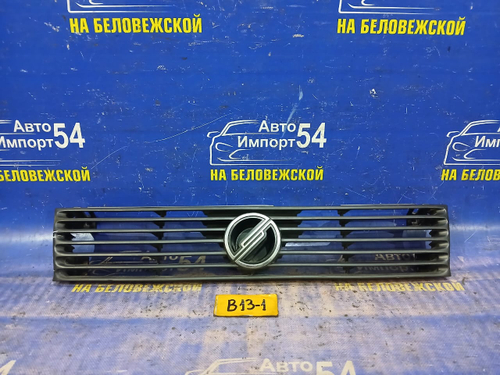 Решетка радиатора NISSAN SUNNY 1990