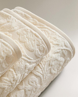 ZARA HOME БАННОЕ ПОЛОТЕНЦЕ С ЦВЕТОЧНЫМ УЗОРОМ, ЦВЕТ СЛОНОВОЙ КОСТИ