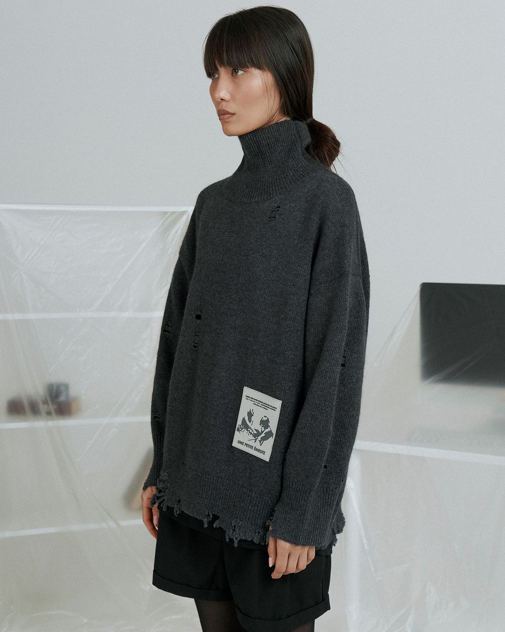 Свитер Une Petite Emeute Chess Rebels серый