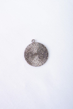 Кулон с камнем, новый