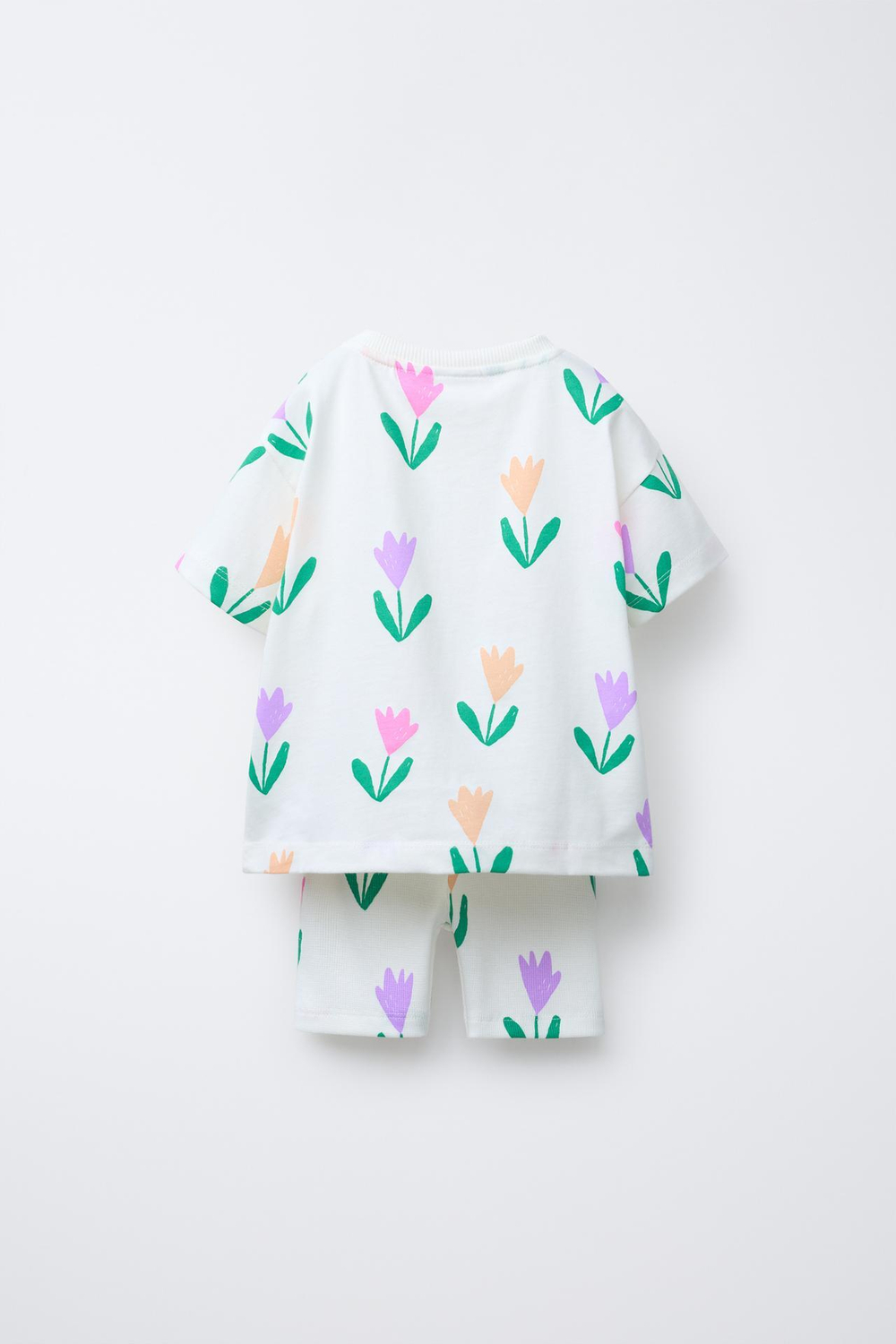 ZARA КОМПЛЕКТ ФУТБОЛКА И ВЕЛОСИПЕДКИ С ПРИНТОМ, ЭКРЮ