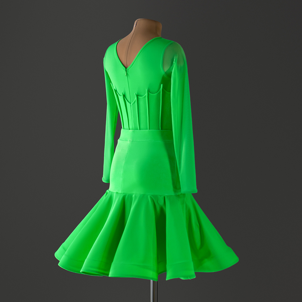 платье с аппликацией