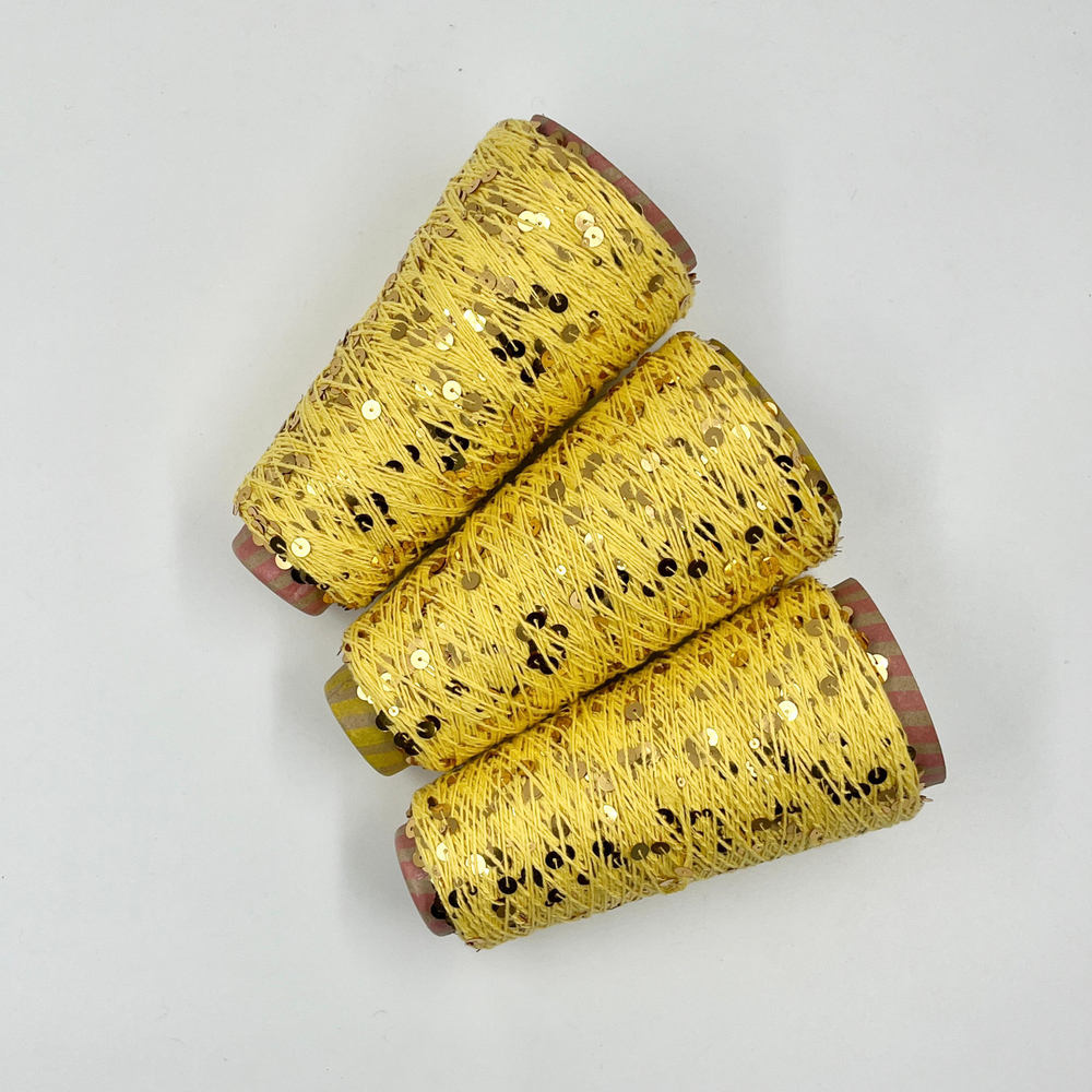 Королевские пайетки (3 и 6 мм), хлопок 100%, 330 м в 100 г , лимон с золотом