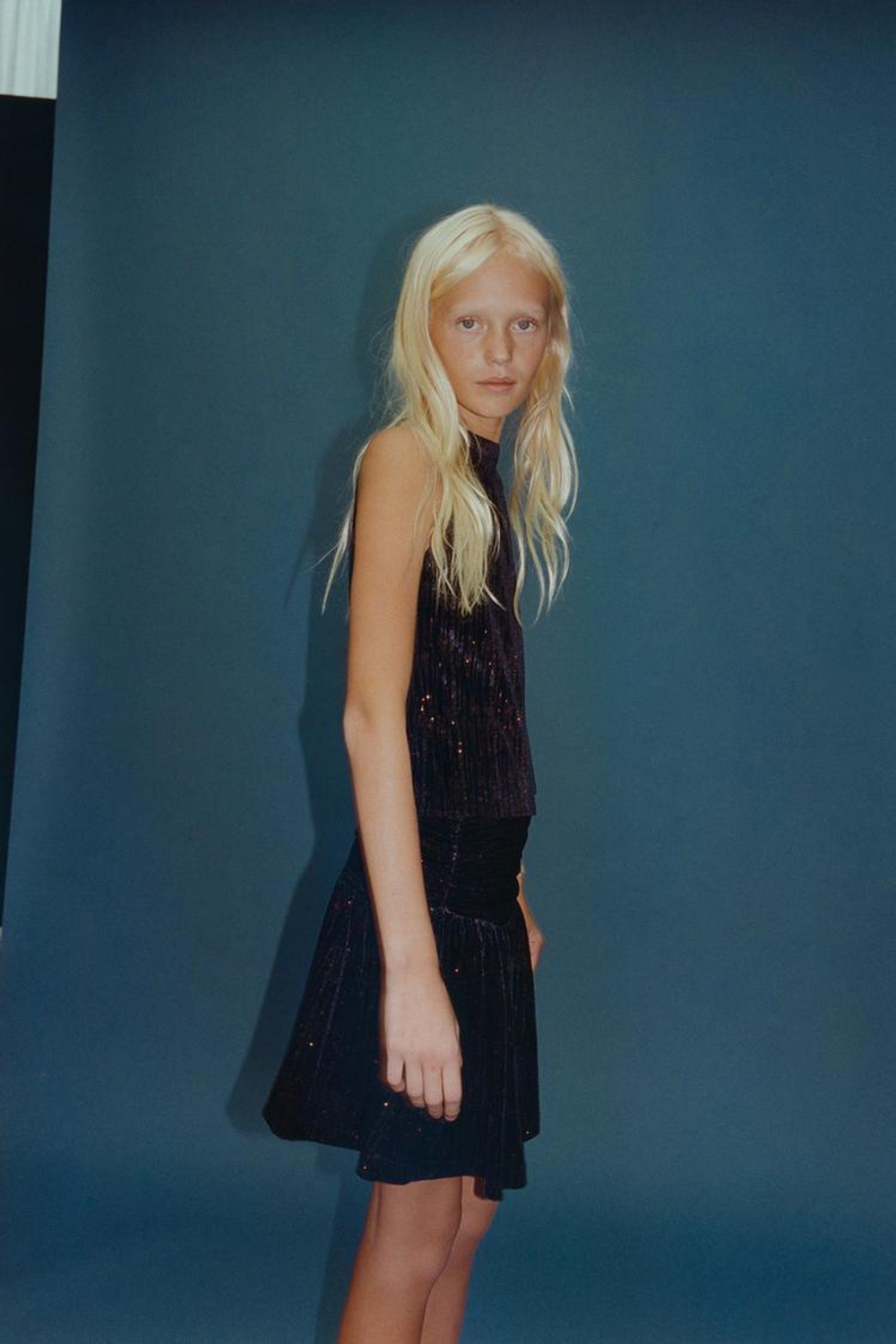 ZARA БАРХАТНЫЙ ТОП С БЛЁСТКАМИ, ЦВЕТ НОЧНОГО НЕБА