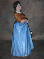 Статуэтка. Фарфор. Жена фермера. Royal Doulton. Англия