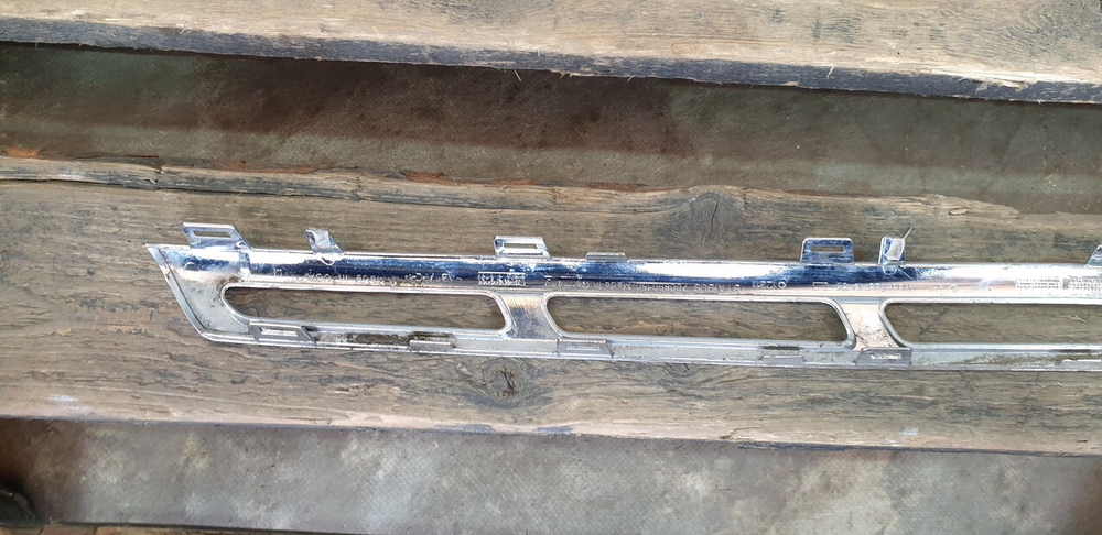 Молдинг решетки радиатора Mercedes GL GLS (X166) 15-19 Б/У Оригинал A1668881985