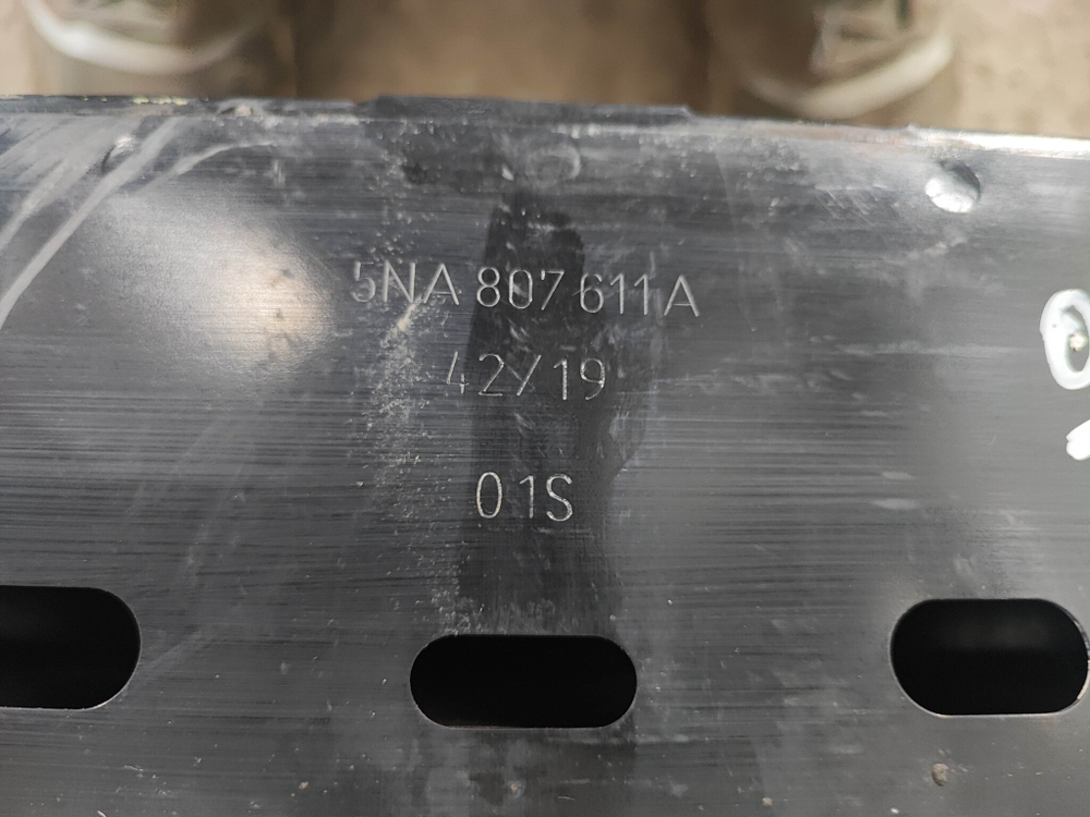 Усилитель переднего бампера Volkswagen Tiguan 2 16-нв Б/У Оригинал 5NA807611A