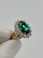 Кольцо с зелёным кристаллом