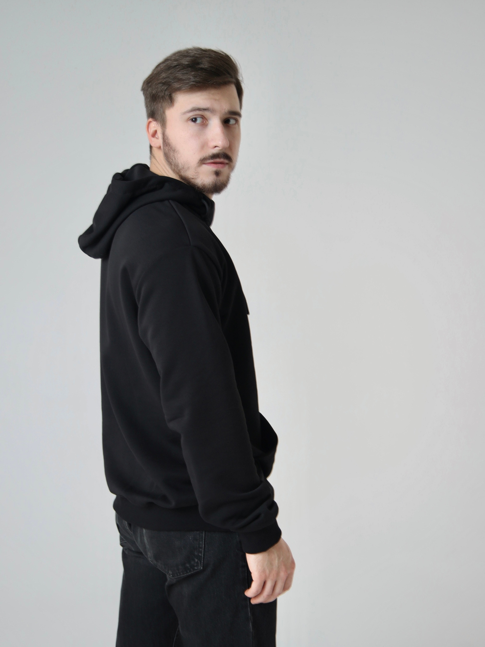 Худи черное Город Горький мужское с нашивкой красный олень