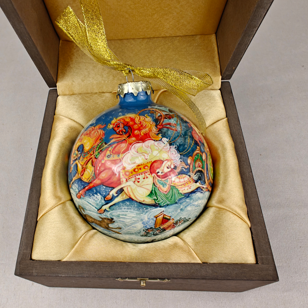 Шар новогодний с круговой росписью "Тройка и Кремлевская елка" в футляре