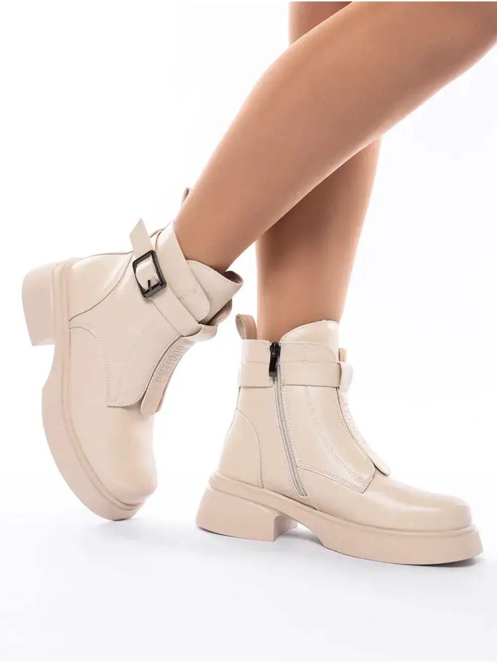 Зимние ботинки на высокой платформе