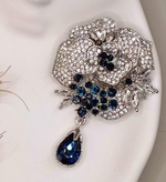 Брошь 3D "Роза" с горным хрусталем и фианитами.