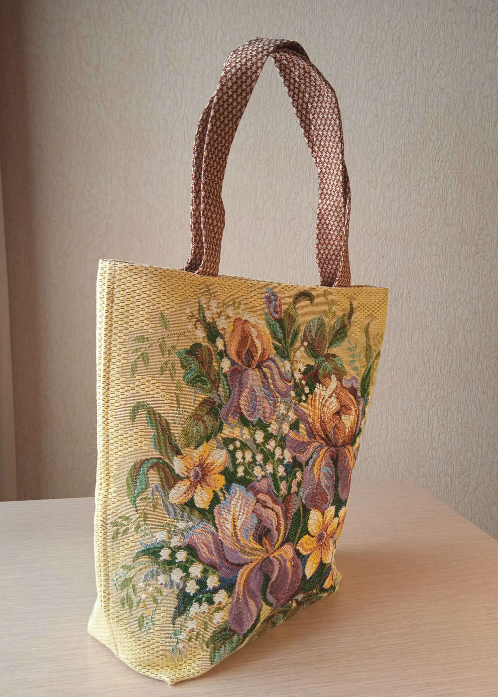Гобеленовая сумка Весенний букет (39х39х12)
