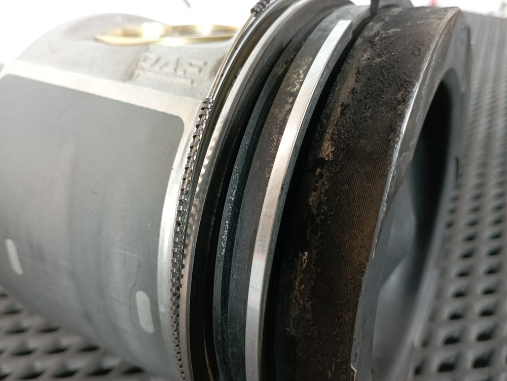 Поршень с шатуном