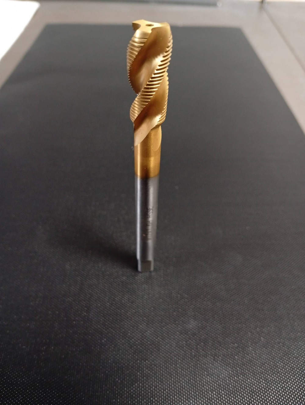Метчик машинно-ручной М12х1.75 DIN 376 HSSE для глухих отверстий с винтовой канавкой с покрытием TiN