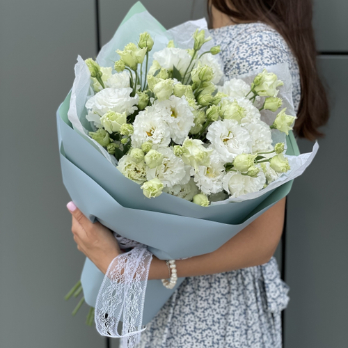 Букет из белой эустомы "Lunar Veil"