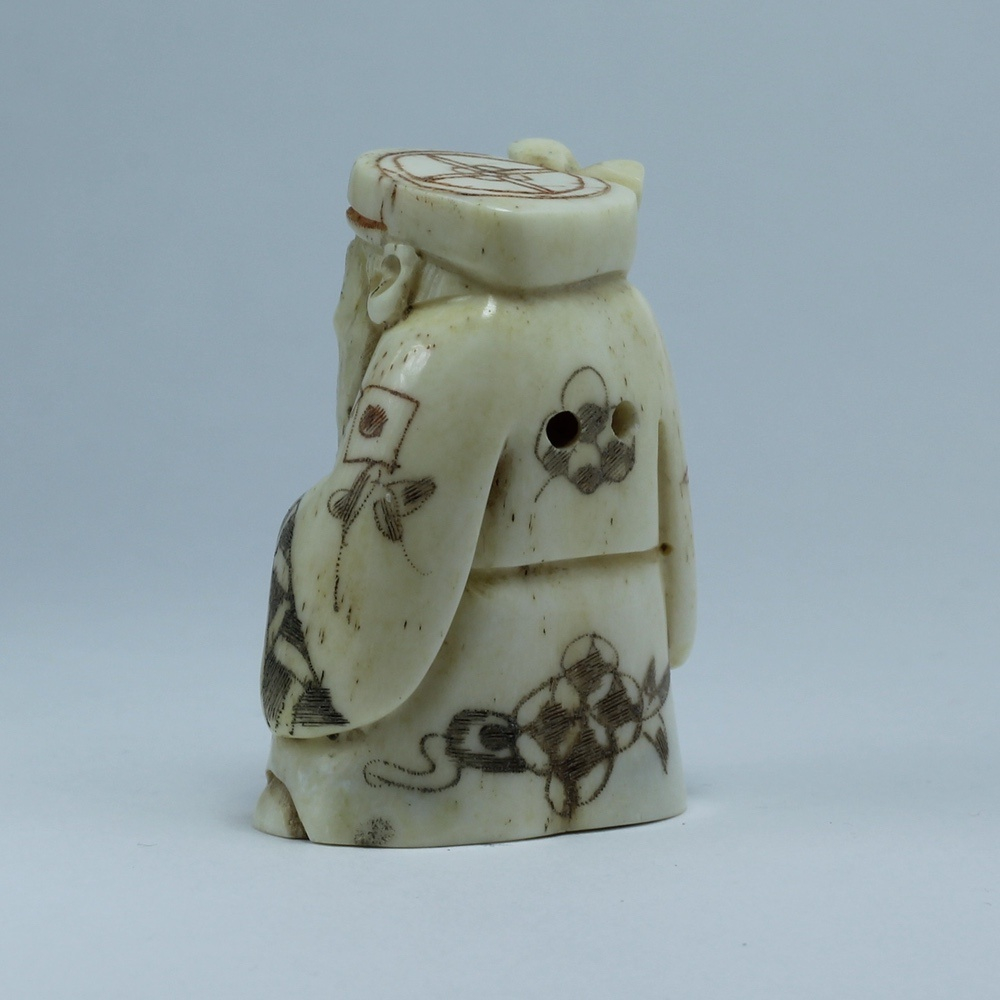 Нэцкэ Дзюродзин с посохом и иероглифом счастье