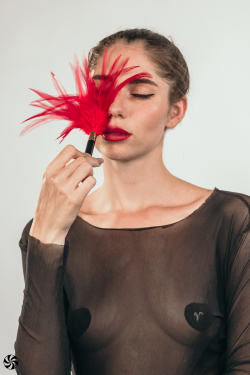 Тиклер Burlesque Plume Red
