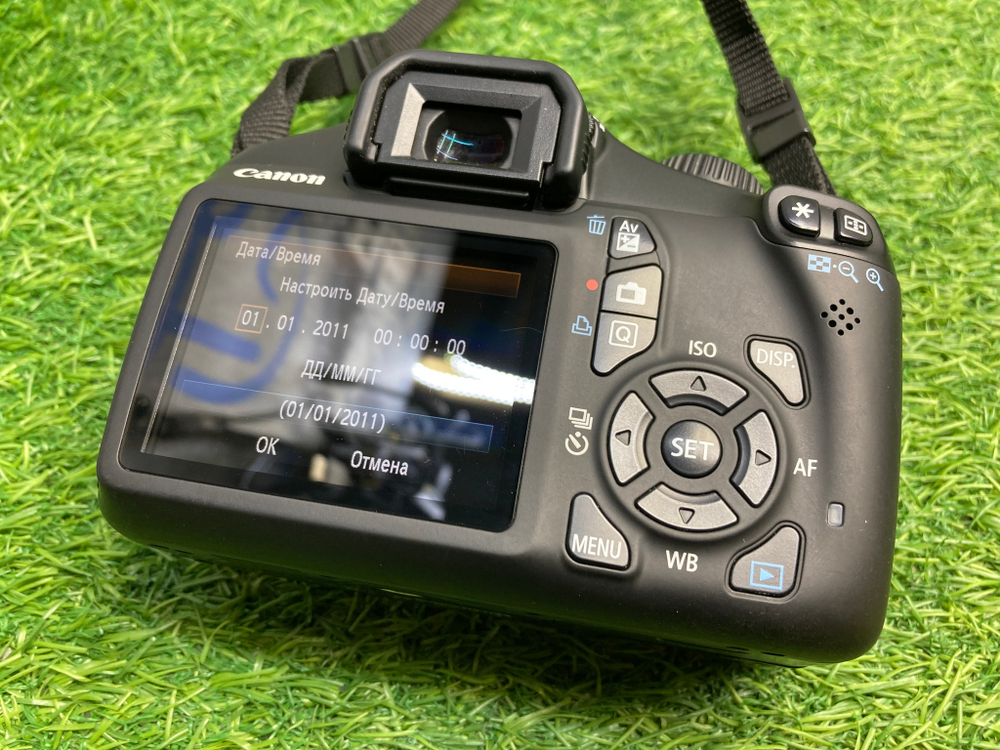 Canon 1100D Kit 18-55mm 3.5-5.6 IS II 8.700 кадров