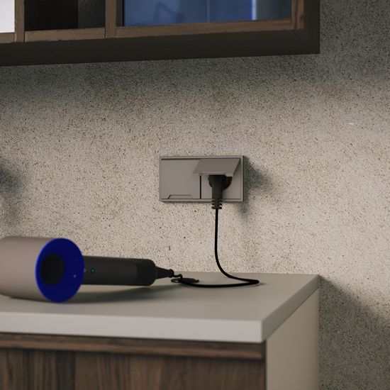 Накладка для розетки с заземлением, защитными шторками и крышкой, S70 (капучино)