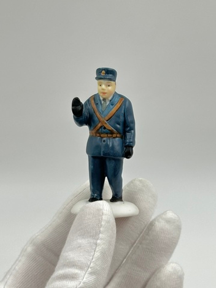 Фигурка Полицейский Department 56