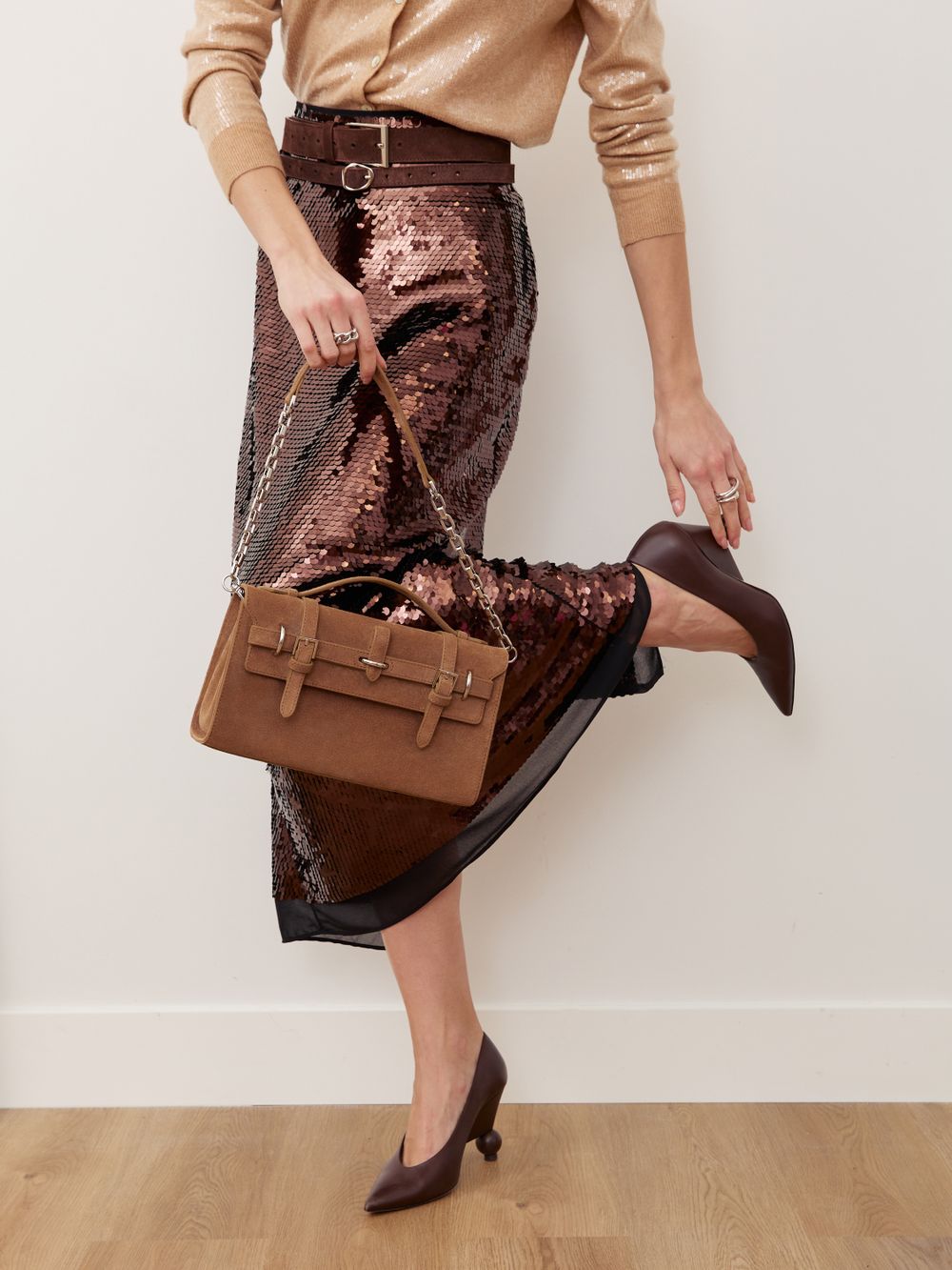 БАЗОВЫЙ ТОНКИЙ РЕМЕНЬ С МЯТОЙ ПРЯЖКОЙ ЗАМША ТЕМНЫЙ ШОКОЛАД