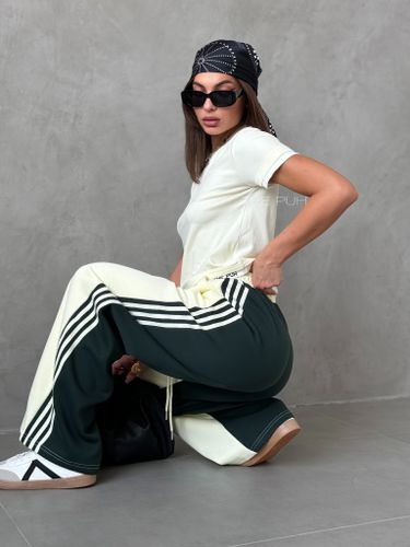 Желто-зеленые широкие брюки с лампасами