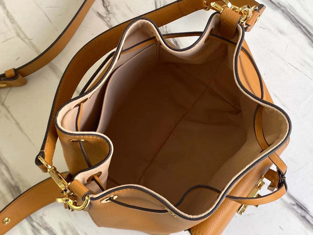 Louis Vuitton Lockme Bucket