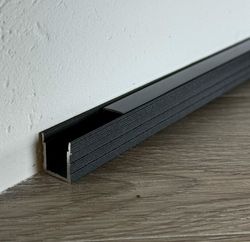 Декоративный стеновой профиль Pro Design 536 черный, 2700x15x17,5 мм