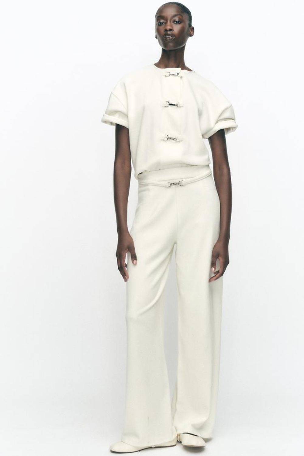 ZARA ТОП С КОРОТКИМИ РУКАВАМИ И ПРЯЖКАМИ, ЭКРЮ