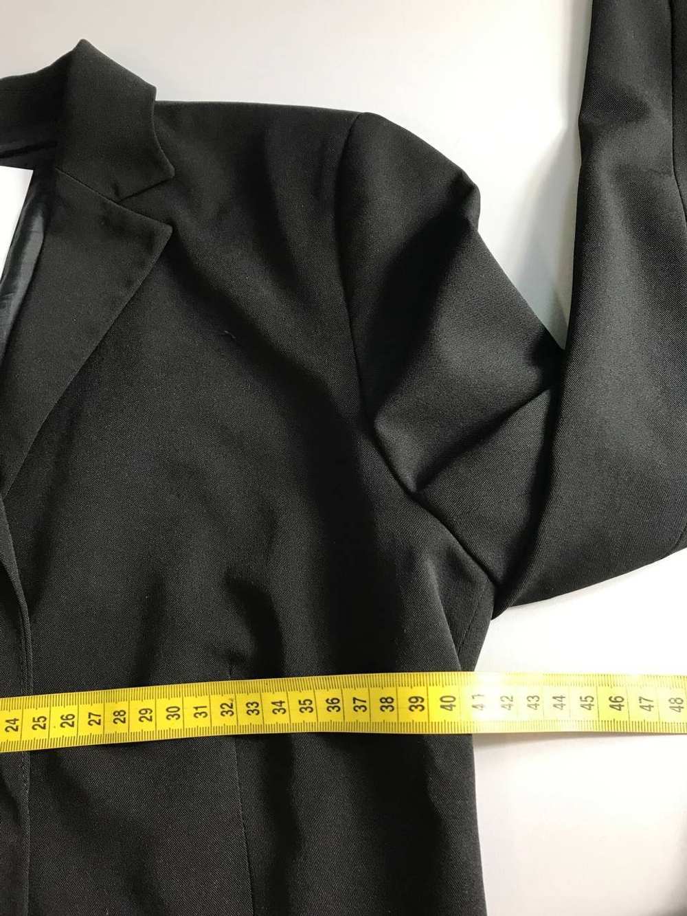 Жакет сдержанного кроя, визуально на 44 размер