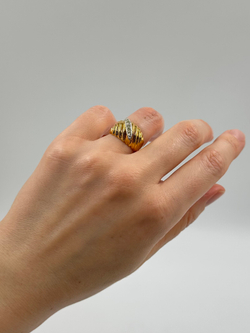 Кольцо с кристаллами