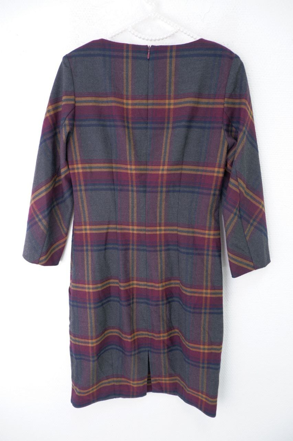 Платье темное в клетку 42 размер