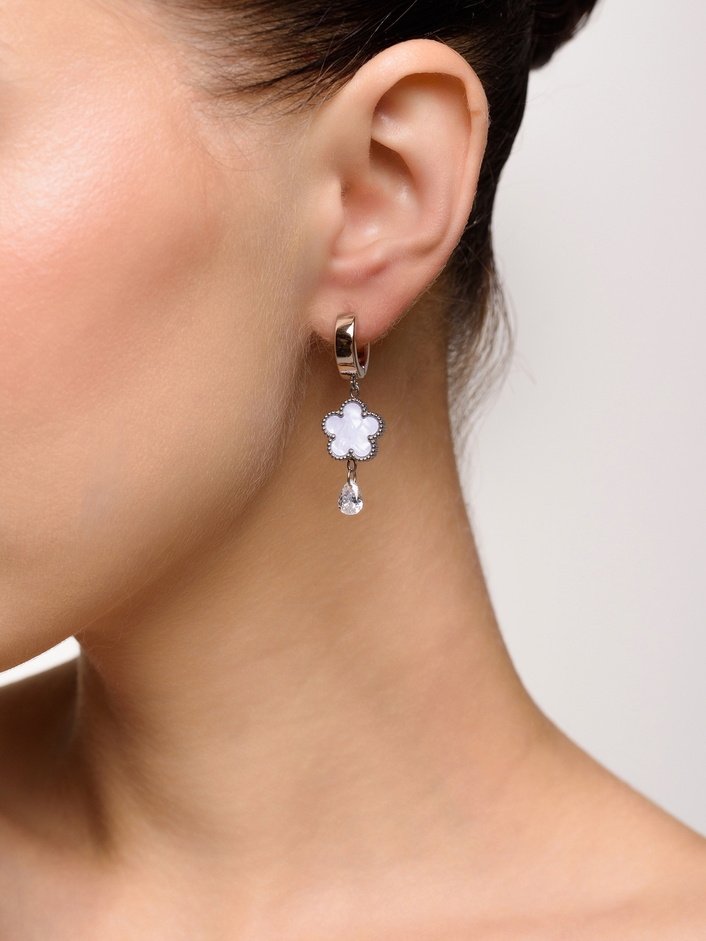 Серьги "Flower White Or Sex White" Dew